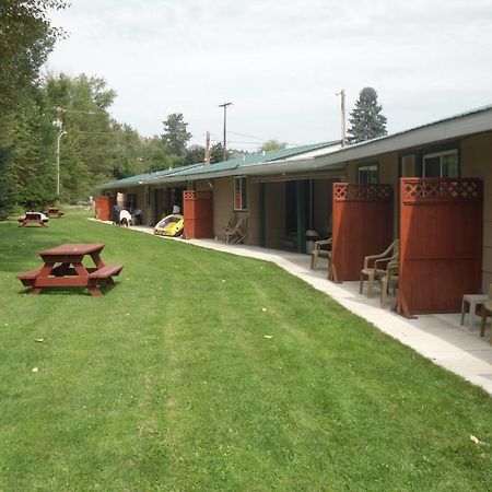 Johnny'S Motel Grand Forks Exteriör bild