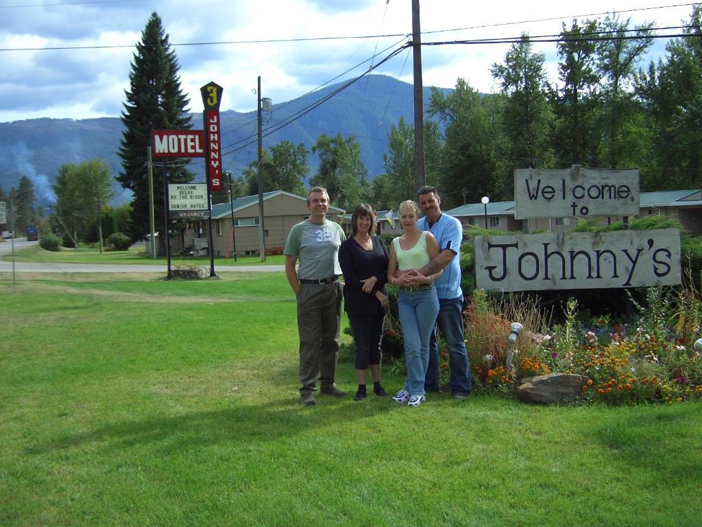 Johnny'S Motel Grand Forks Exteriör bild
