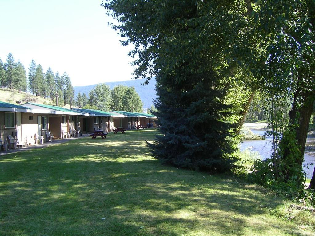 Johnny'S Motel Grand Forks Exteriör bild